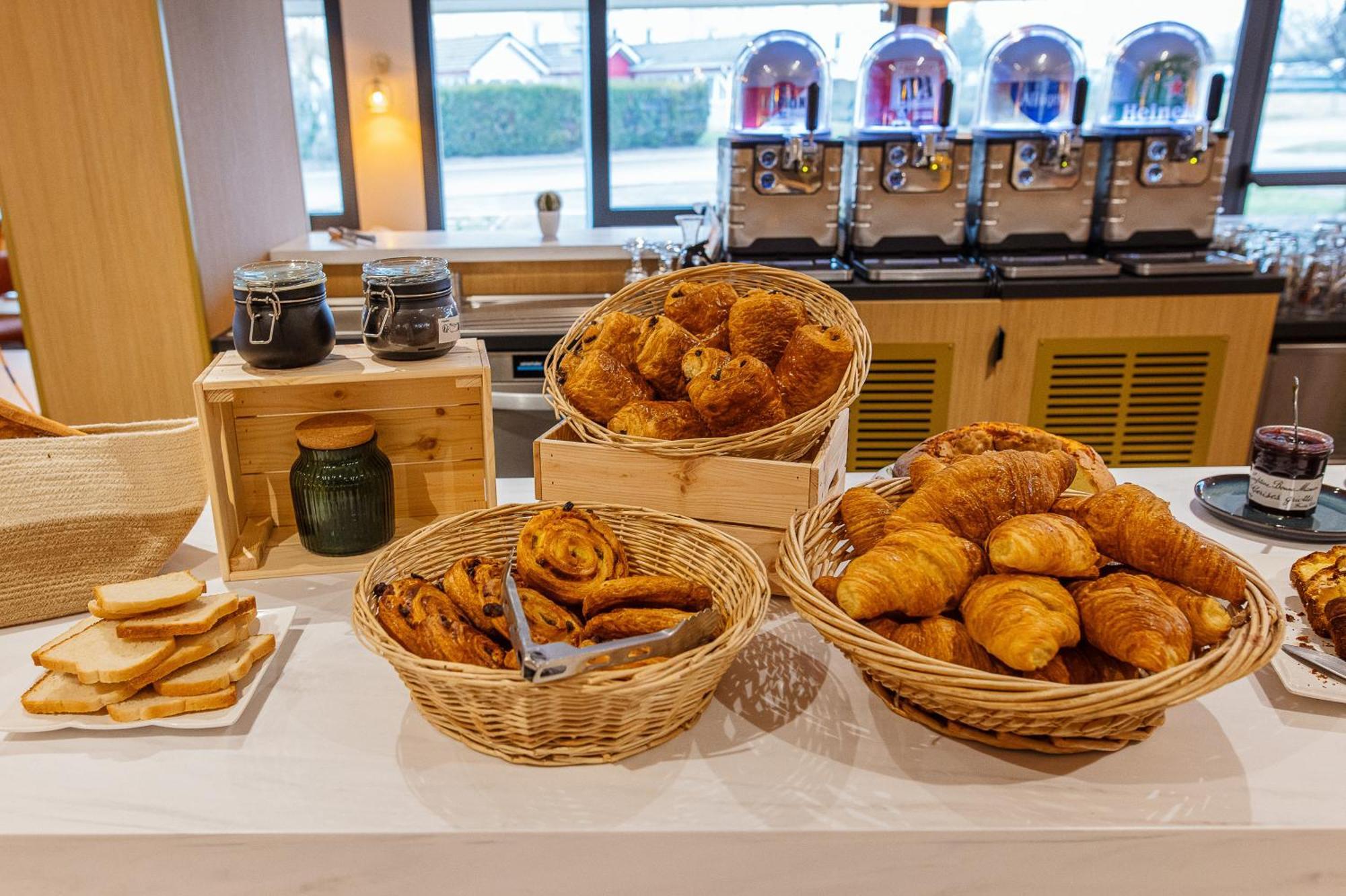 Hotel Bhoma Troyes La Chapelle-Saint-Luc Екстер'єр фото